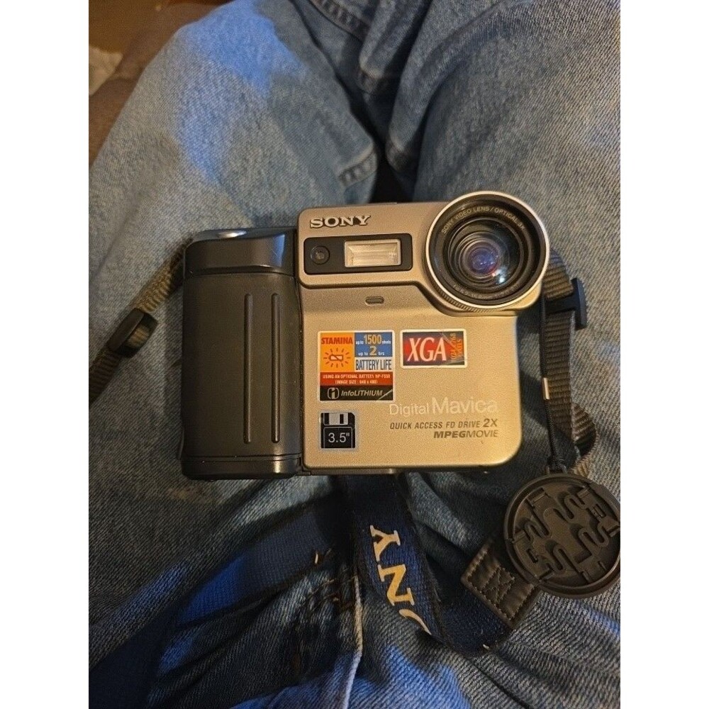 Sony Mavica MVC-FD81 Digital Still Camera No Battery selling for parts.